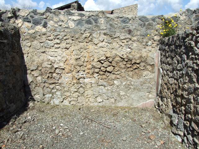 I.12.15 Pompeii. March 2009. Room 8, looking west across garden area.  