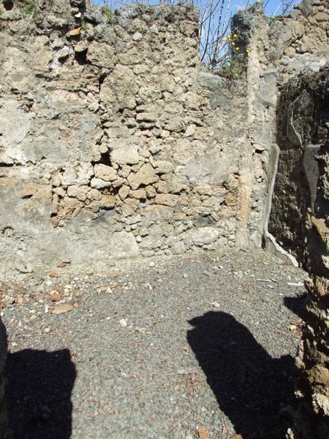 I.12.15 Pompeii. September 2004. Corridor leading to atrium.