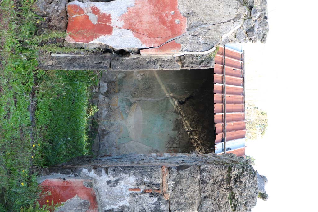 I.12.16 Pompeii. March 2009. Room 1, south wall of atrium, with painted niche.
