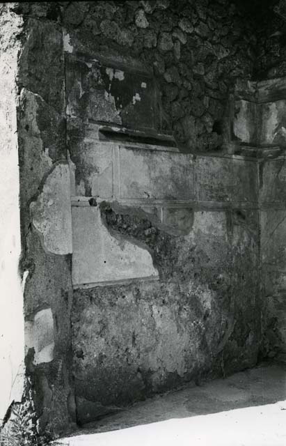 I.13.2 Pompeii. December 2007. Looking south east across atrium towards small door on south wall of ala and large door to a small closed Tablinum.