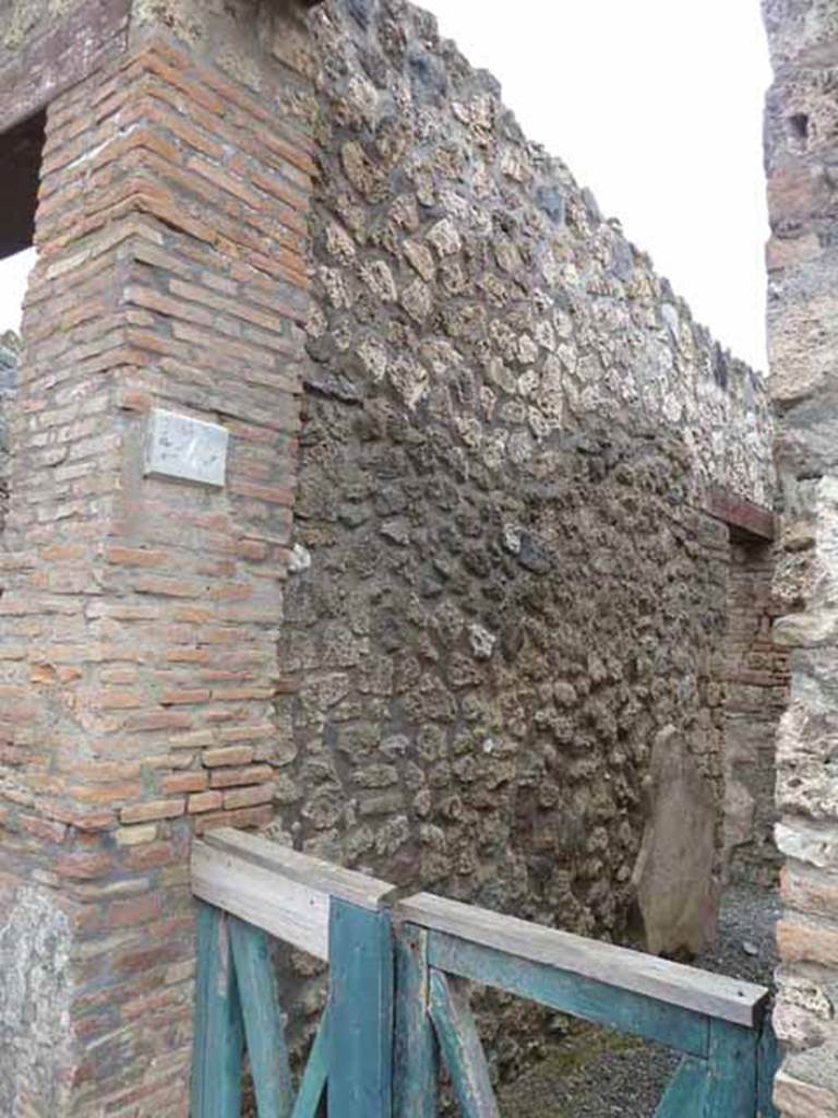 I.13.4 Pompeii. May 2010. Entrance on Via dell�Abbondanza.