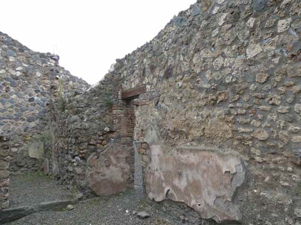 I.13.5 Pompeii. May 2010. West wall, with doorway to entrance corridor of I.13.4.