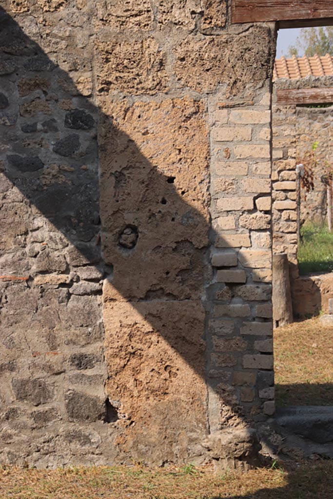 I.13.12 Pompeii. October 2023.
North wall of atrium, with detail from west side of doorway/window to yard.
Photo courtesy of Klaus Heese.