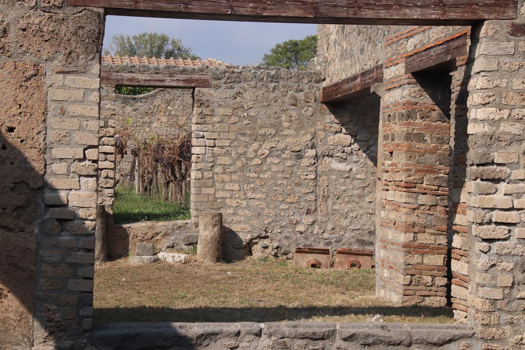 I.13.12 Pompeii. October 2023.
Looking north through window/doorway from atrium towards garden area, at I.13.14. Photo courtesy of Klaus Heese.