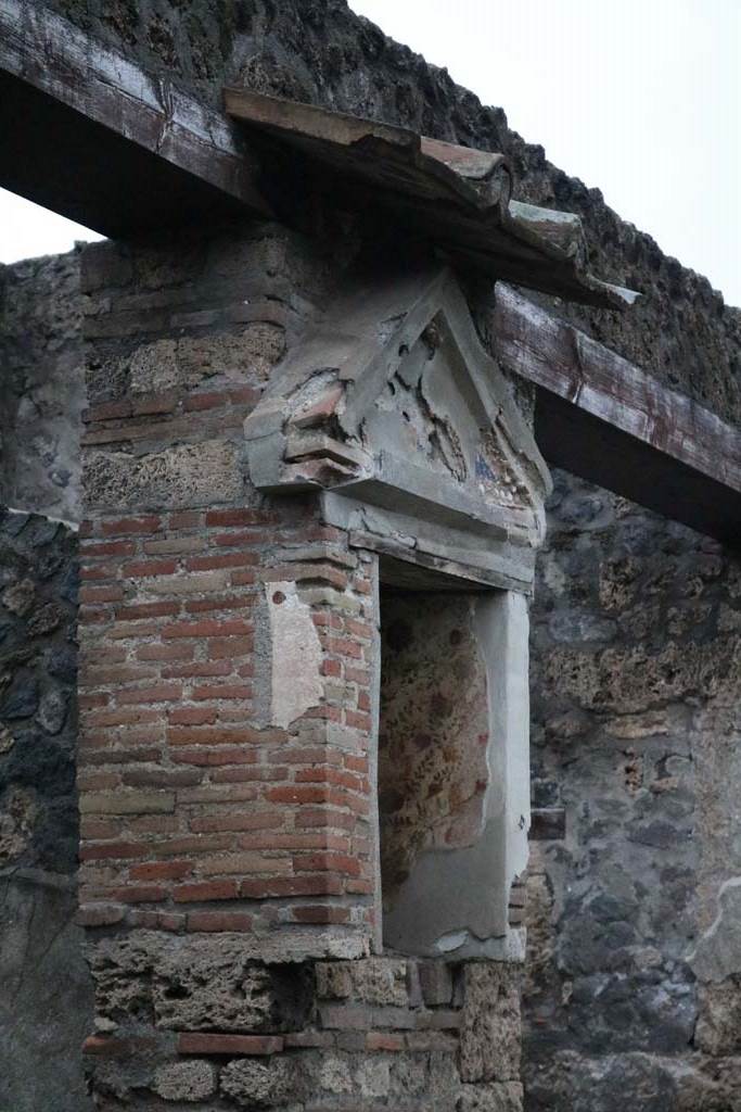 I.13.12 Pompeii. December 2018.
West side of atrium, lararium, with frescoed white walls. Photo courtesy of Aude Durand.