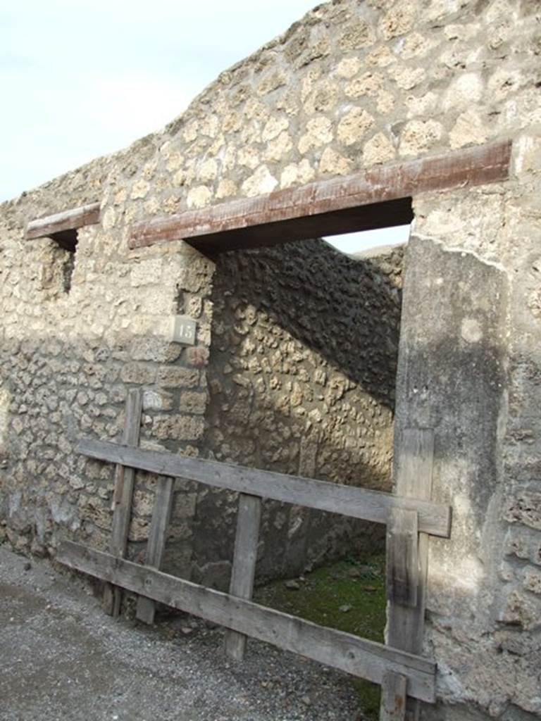 I.13.15 Pompeii. May 2005. Entrance doorway, looking east.