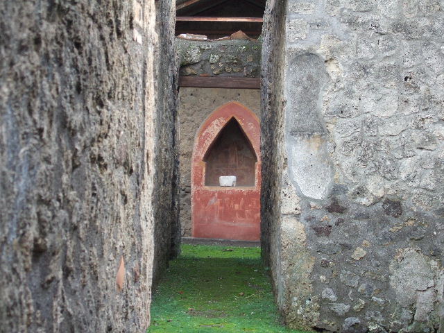 I.14.7 Pompeii. March 2009. Small kitchen with latrine. Looking east.