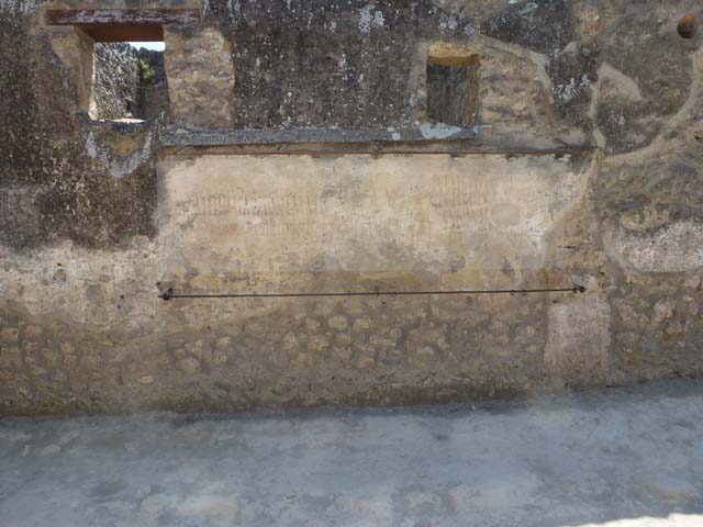 I.14.8 Pompeii. December 2005. Niche in south-west corner. According to PPP, this was a decayed white niche with a red border on the south wall at its west end. See Bragantini, de Vos, Badoni, 1981. Pitture e Pavimenti di Pompei, Parte 1. Rome: ICCD. (p.192)