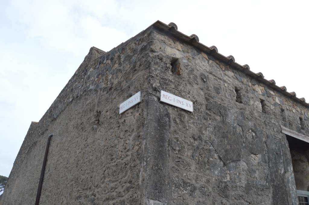 I.15.1 Pompeii, on right. March 2019.
Upper corner of junction with Vicolo dei Fuggiaschi, on the left, and Via di Castricio, on right
Foto Taylor Lauritsen, ERC Grant 681269 DÉCOR.