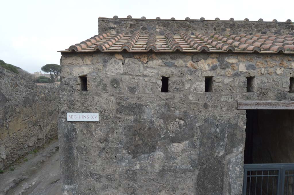 I.15.1 Pompeii. March 2019.
Looking south to upper area of front façade, at east end of Insula, with Vicolo dei Fuggiaschi, on left.
Foto Taylor Lauritsen, ERC Grant 681269 DÉCOR.