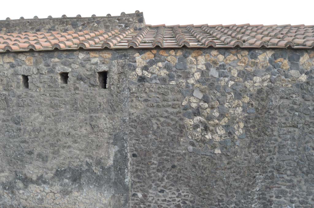 I.15.1 Pompeii. March 2019.
Looking south to upper area of front façade on west side of the entrance doorway on Via di Castricio, and part of I.15.2/3.
Foto Taylor Lauritsen, ERC Grant 681269 DÉCOR.