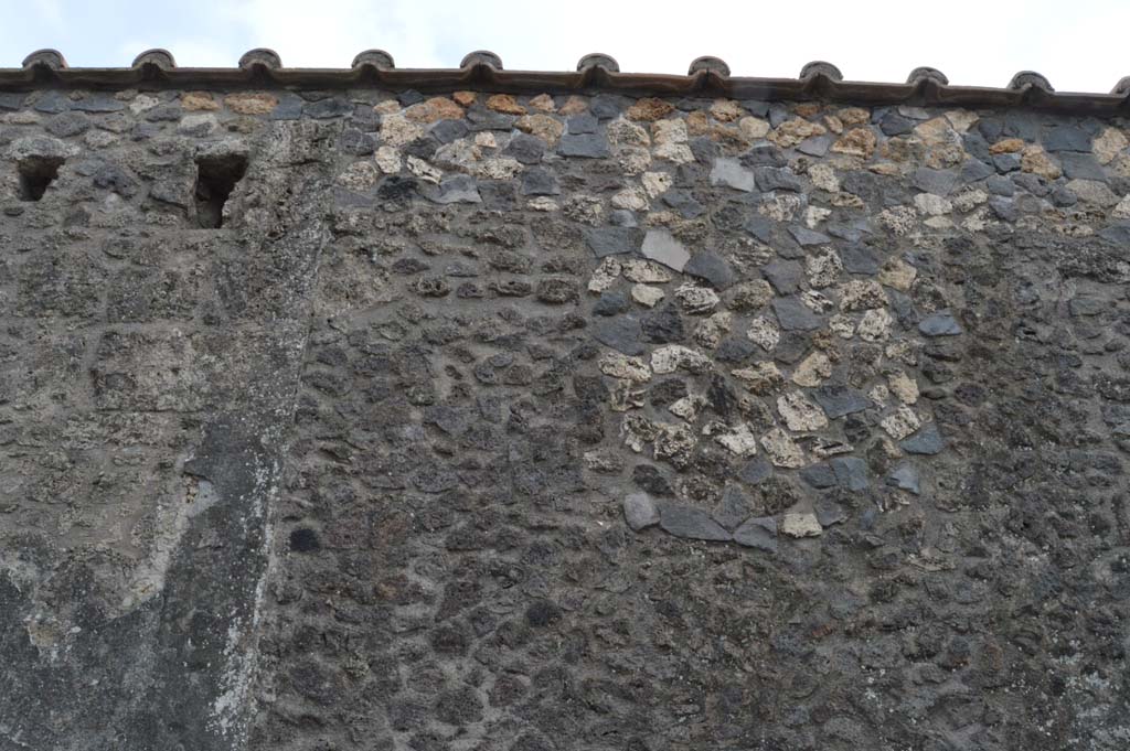 I.15.1 Pompeii. March 2019. Detail of consolidation/restoration on upper front façade.
Foto Taylor Lauritsen, ERC Grant 681269 DÉCOR.