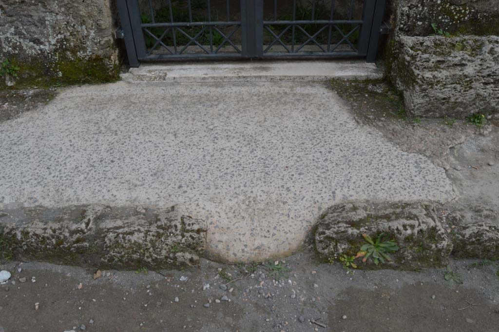 I.15.1 Pompeii. March 2019. Looking south across pavement towards threshold of entrance doorway.
Foto Taylor Lauritsen, ERC Grant 681269 DÉCOR.