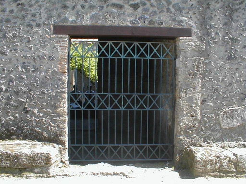 I.15.2 Pompeii. May 2005. Shop entrance.