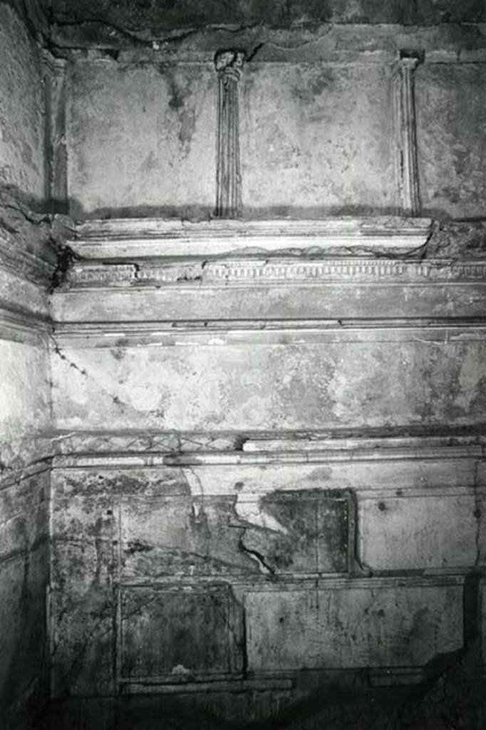 I.15.3 Pompeii. 1972. Room 4. House of Ship Europa, E cubiculum, left SW corner and W wall.
Photo courtesy of Anne Laidlaw.
American Academy in Rome, Photographic Archive. Laidlaw collection _P_72_15_21.