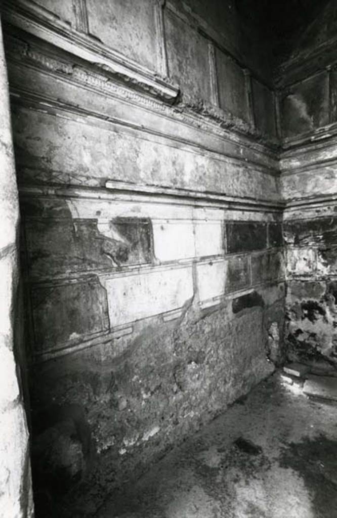 I.15.3 Pompeii. 1980. Room 4. House of Ship Europa, W cubiculum, left W wall, overall.
Photo courtesy of Anne Laidlaw.
American Academy in Rome, Photographic Archive. Laidlaw collection _P_80_3_4.