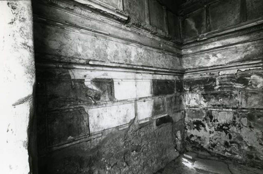 I.15.3 Pompeii. 1980. Room 4. House of Ship Europa, W cubiculum, left W wall, overall.
Photo courtesy of Anne Laidlaw.
American Academy in Rome, Photographic Archive. Laidlaw collection _P_80_3_2.