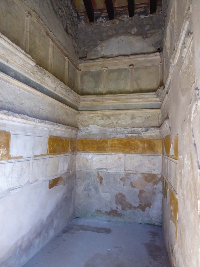 I.15.3 Pompeii. September 2015.
Room 4, looking along west wall towards north-west corner and north wall.
Foto Annette Haug, ERC Grant 681269 DÉCOR.