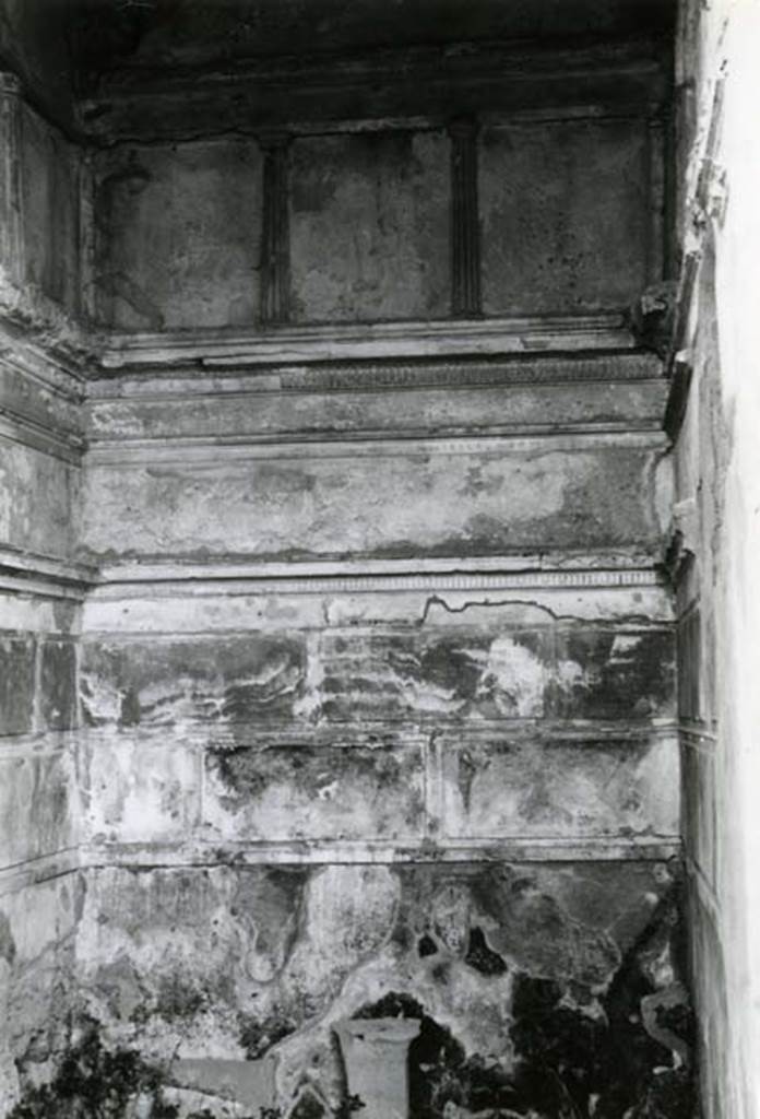 I.15.3 Pompeii. 1968. Room 4. House of Ship Europa, cubiculum, back N wall. Photo courtesy of Anne Laidlaw.
American Academy in Rome, Photographic Archive. Laidlaw collection _P_68_3_27.