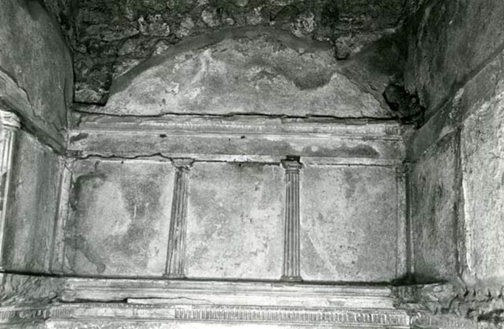 I.15.3 Pompeii. 1972. Room 4. House of Ship Europa, E cubiculum, back upper N wall.
Photo courtesy of Anne Laidlaw.
American Academy in Rome, Photographic Archive. Laidlaw collection _P_72_15_27.