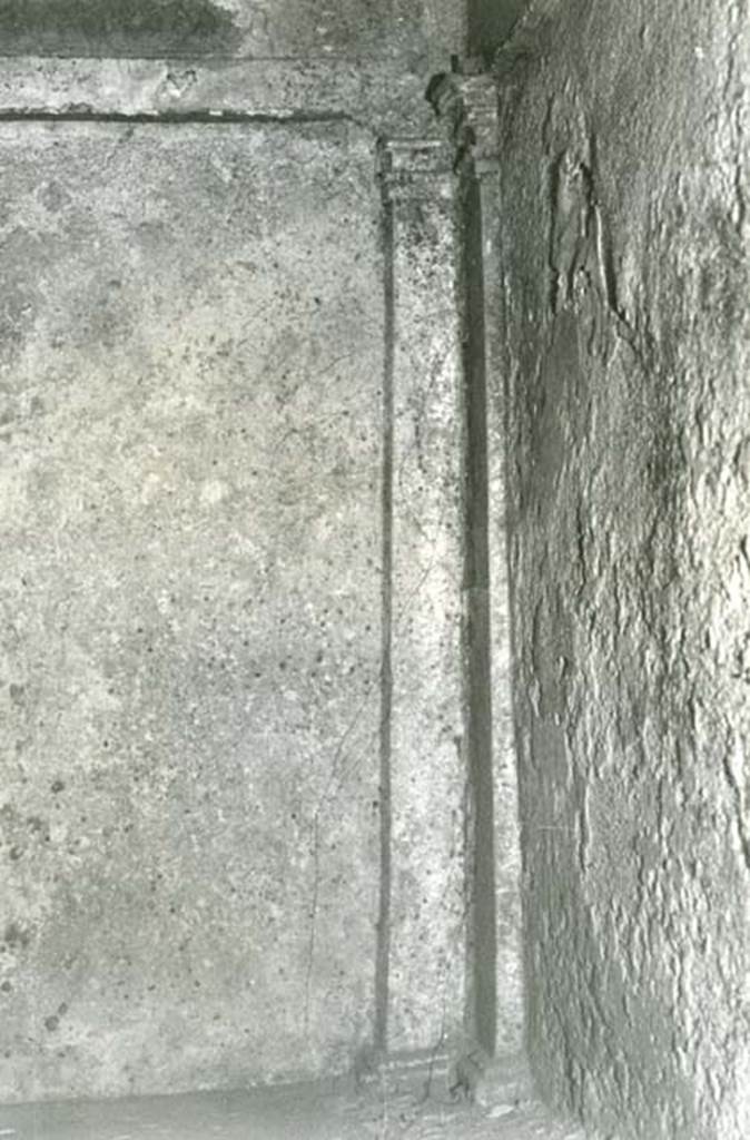 I.15.3 Pompeii. 1972. Room 4. House of Ship Europa, W cubiculum, detail of pilaster.
Photo courtesy of Anne Laidlaw.
American Academy in Rome, Photographic Archive. Laidlaw collection _P_72_17_28.