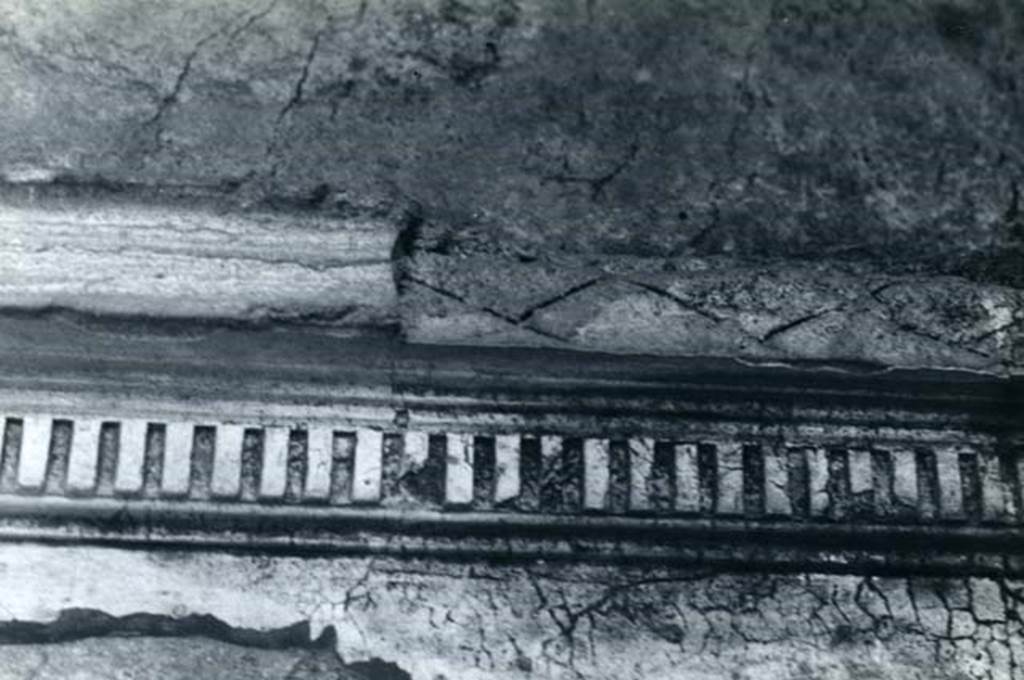 I.15.3 Pompeii. 1979. Room 4. House of Ship Europa, W cubiculum, detail of execution on N wall near NE corner. Photo courtesy of Anne Laidlaw.
American Academy in Rome, Photographic Archive. Laidlaw collection _P_79_1_10.