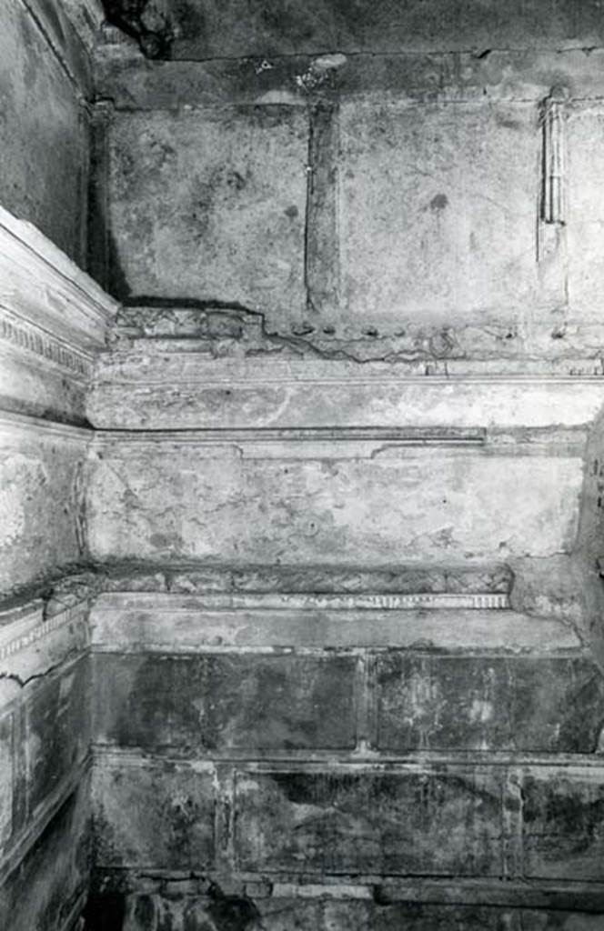 I.15.3 Pompeii. 1972. Room 4. House of Ship Europa, E cubiculum, right E wall in NE corner.
Photo courtesy of Anne Laidlaw.
American Academy in Rome, Photographic Archive. Laidlaw collection _P_72_16_8.
