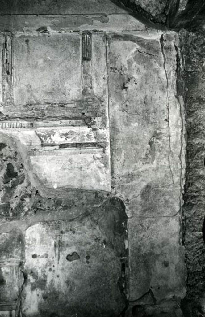I.15.3 Pompeii. 1972. Room 4. House of Ship Europa, E cubiculum, upper right E wall at SE end. Photo courtesy of Anne Laidlaw.
American Academy in Rome, Photographic Archive. Laidlaw collection _P_72_16_5.