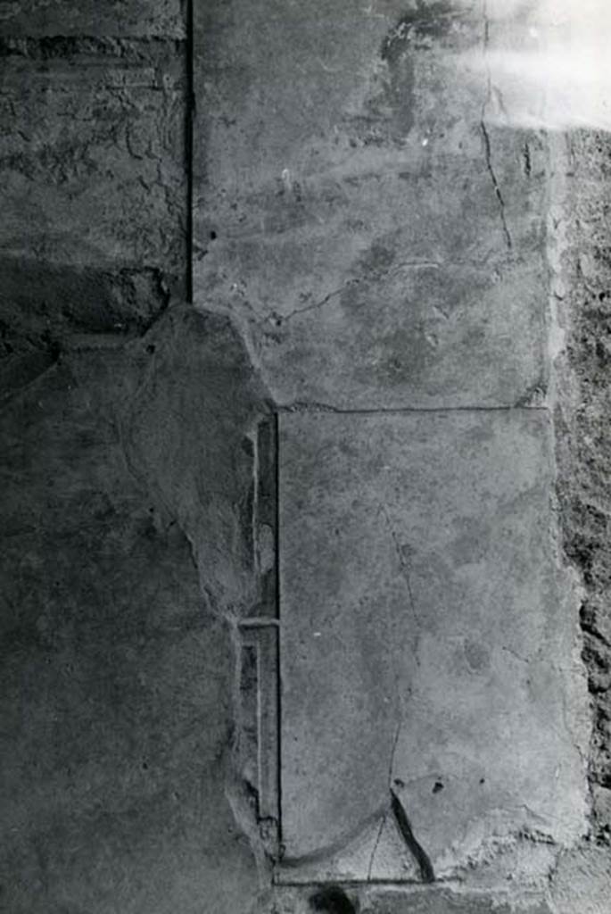 I.15.3 Pompeii. 1966. Room 4. House of Ship Europa, cubiculum to E of fauces, E wall, right side and corners. Photo courtesy of Anne Laidlaw.
American Academy in Rome, Photographic Archive. Laidlaw collection _P_66_2_26.