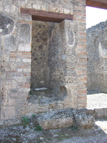 I.16.1 Pompeii. September 2005. Steps to upper floor.