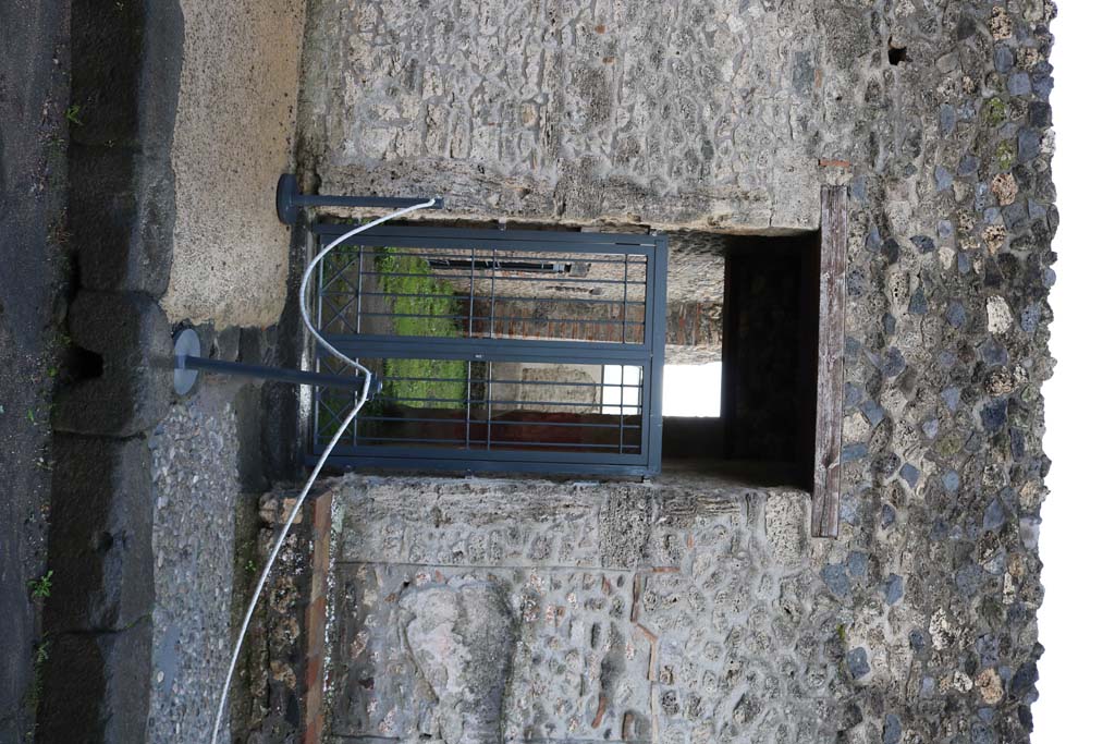 I.16.3 Pompeii. December 2006. Doorway to cubiculum on west side of entrance corridor.