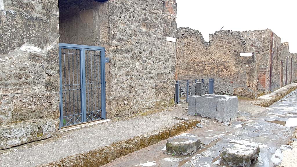I.16.4 Pompeii. December 2006. Entrance doorway, looking south.