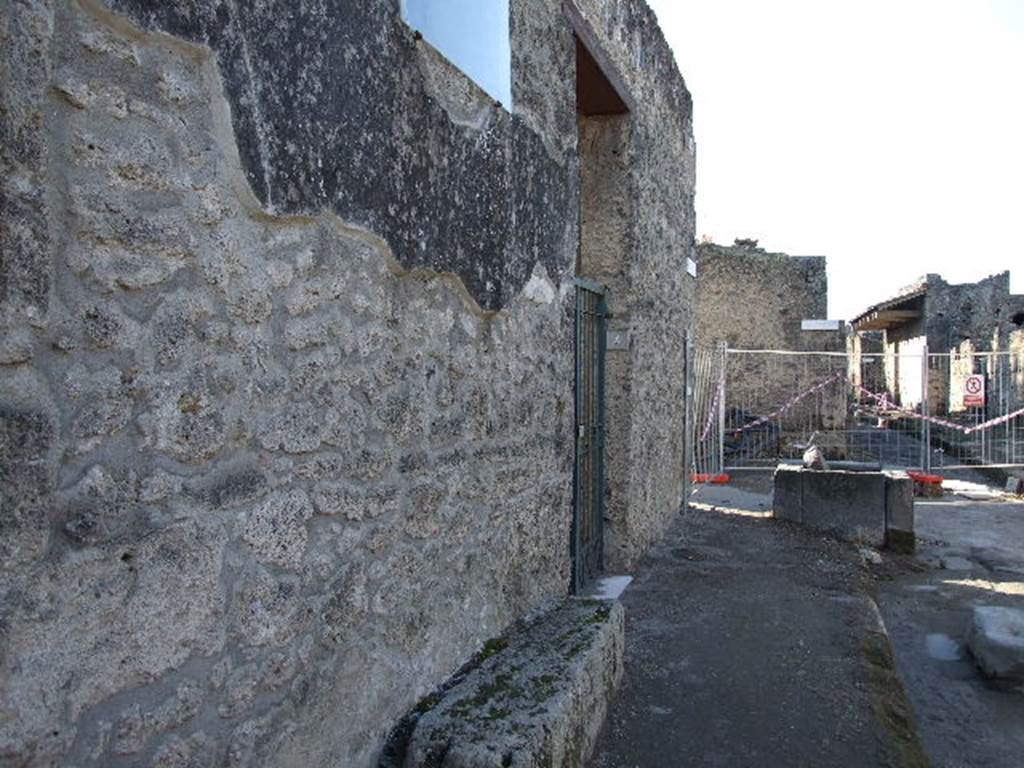I.16.4 Pompeii. December 2006.Looking south across atrium, from entrance corridor.