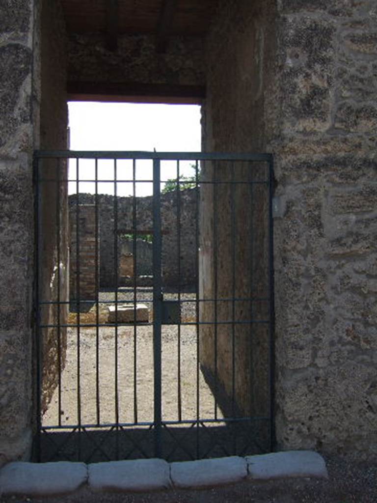 I.16.4 Pompeii. December 2006. Impluvium in atrium.