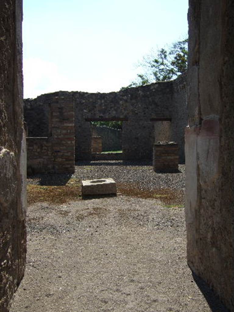 I.16.4 Pompeii. December 2006. Upper part of lararium, with details of two serpents.