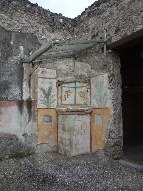 I.16.4 Pompeii. December 2006. Lararium, with detail of garden painting on the west wall..