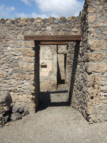 I.16.6 Pompeii. December 2004. Looking north along entrance corridor.
