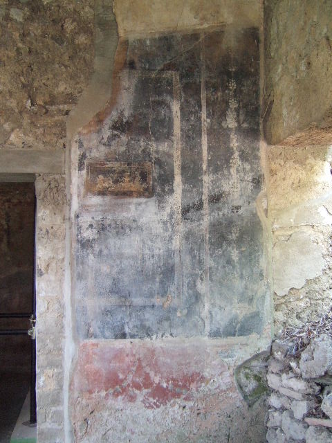 I.17.4 Pompeii. May 2006. North wall and north-east corner of garden area next to house on north side.