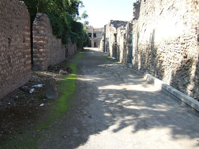I.17 Pompeii. September 2005. Roadway into unexcavated area looking south. Corner of I.18.4

