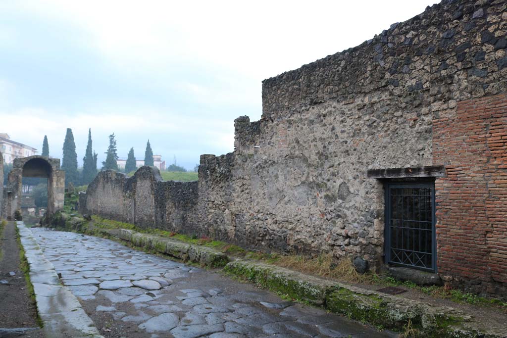 I.20.1 Pompeii, on right. December 2018.
Looking south-west on Via di Nocera towards entrance doorway. Photo courtesy of Aude Durand.