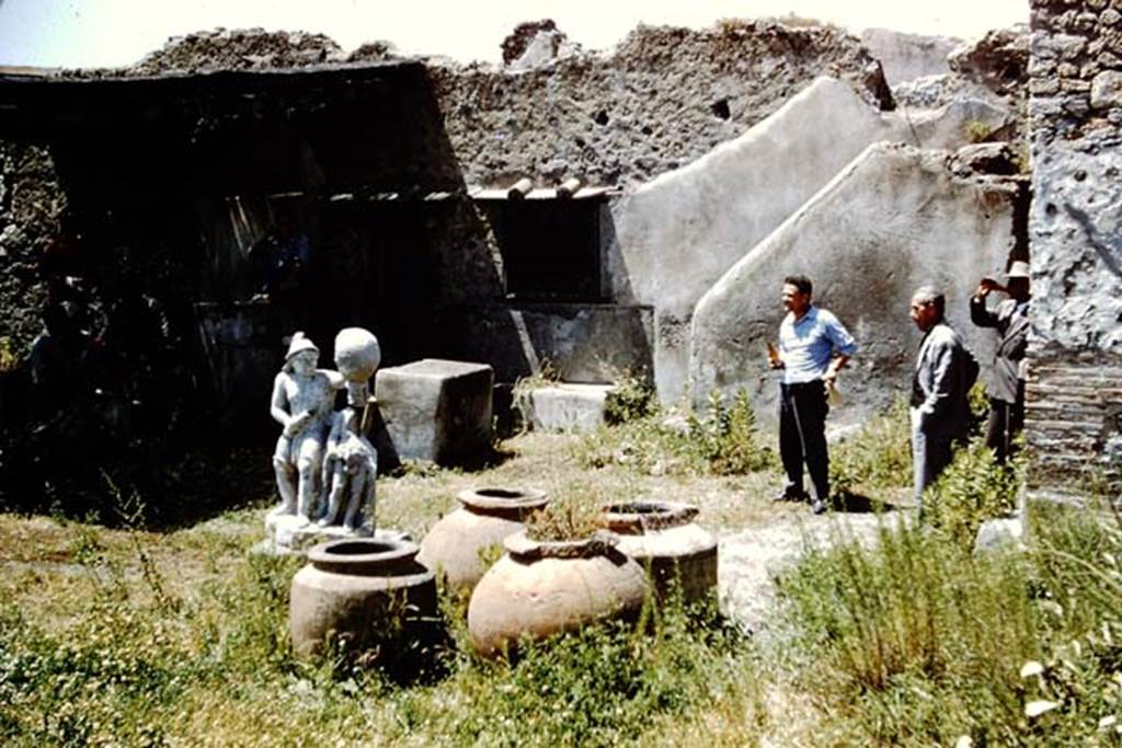 I.20.1 Pompeii. 1961. Looking north-west across garden area. Photo by Stanley A. Jashemski.
Source: The Wilhelmina and Stanley A. Jashemski archive in the University of Maryland Library, Special Collections (See collection page) and made available under the Creative Commons Attribution-Non Commercial License v.4. See Licence and use details.
J61f0468