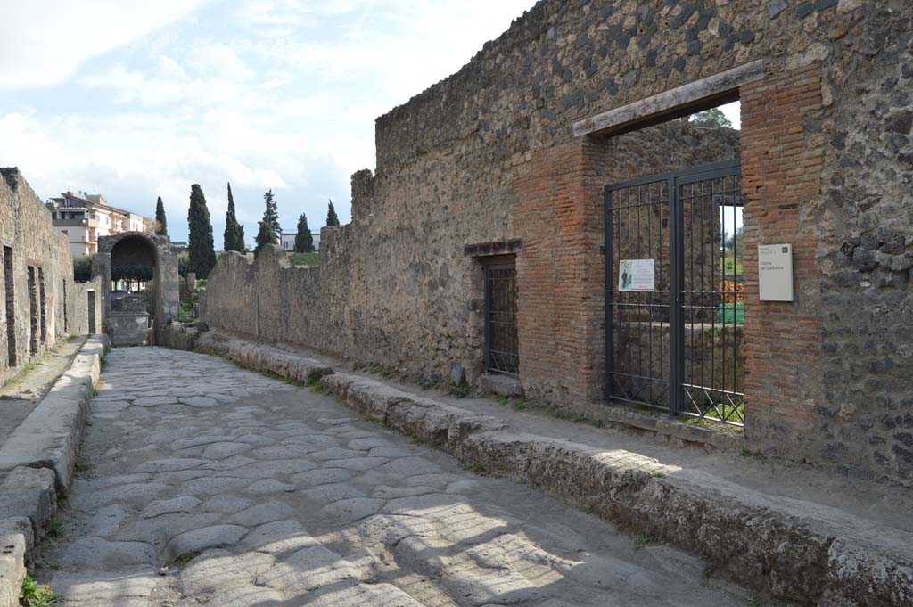 I.20.2 Pompeii, on right. October 2017. Looking south along the west side of Via di Nocera, with entrance doorway, on right.
Foto Taylor Lauritsen, ERC Grant 681269 DÉCOR.