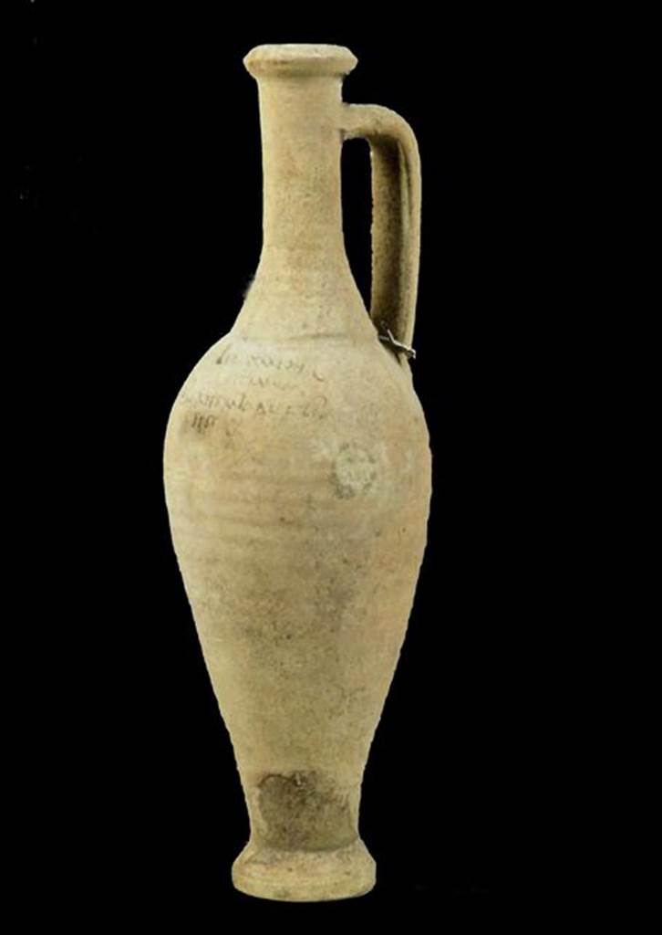 I.20.2 Pompeii. Garum jug or urceus with inscription. SAP inventory number 12377.
The inscription reads LIQUAMEN OPTIMUM PHOEBO RHEMBI AUG LIB DISP.
“The best-quality fish sauce is dispensed by Phoebus Rhembi, Augustan freedman”.
Photographed at “A Day in Pompeii” exhibition at Melbourne Museum. September 2009.