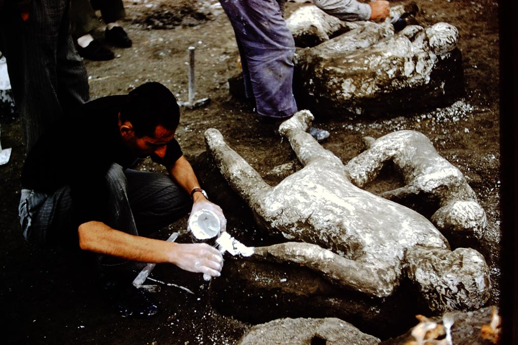 1.21.6 Pompeii. 1961. Putting the last gentle touches to the plaster casts of victims 45 and 44. Photo by Stanley A. Jashemski.
Source: The Wilhelmina and Stanley A. Jashemski archive in the University of Maryland Library, Special Collections (See collection page) and made available under the Creative Commons Attribution-Non-Commercial License v.4. See Licence and use details.
J61f0386