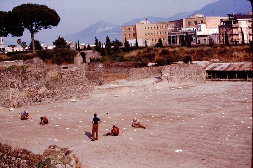 I.21.6 Pompeii. 1974. Looking south-east across site. Photo by Stanley A. Jashemski.
Source: The Wilhelmina and Stanley A. Jashemski archive in the University of Maryland Library, Special Collections (See collection page) and made available under the Creative Commons Attribution-Non Commercial License v.4. See Licence and use details. J74f0549