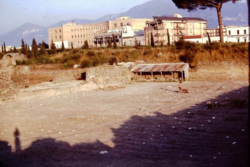 I.21.6 Pompeii. 1974. Looking south-east across site. The root cavities are now covered with painted white discs, to make them easier to see from the balloon, photographing from the air. Photo by Stanley A. Jashemski.
Source: The Wilhelmina and Stanley A. Jashemski archive in the University of Maryland Library, Special Collections (See collection page) and made available under the Creative Commons Attribution-Non Commercial License v.4. See Licence and use details. J74f0695