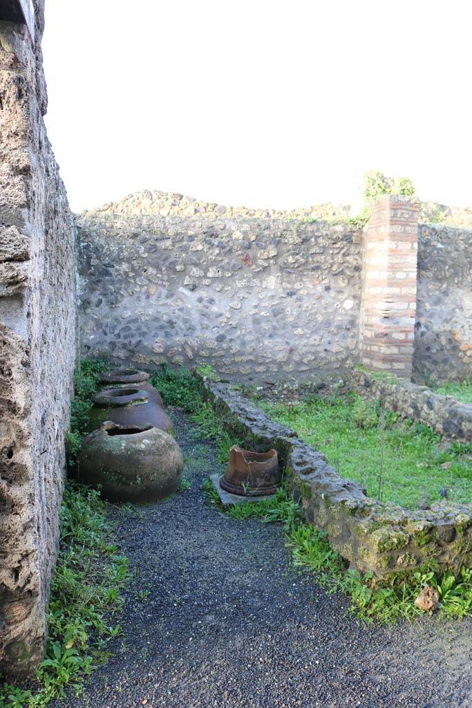 I.21.2 Pompeii. December 2018.
Looking towards west wall, dolia and puteal. Photo courtesy of Aude Durand.
