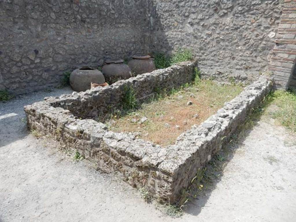I.21.2 Pompeii. May 2017. Looking south-west across large vat/basin against west wall. Photo courtesy of Buzz Ferebee.