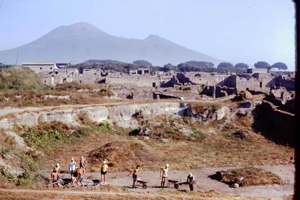 I.22 Pompeii. 1974. Looking north, as excavations begin. Photo by Stanley A. Jashemski.
Source: The Wilhelmina and Stanley A. Jashemski archive in the University of Maryland Library, Special Collections (See collection page) and made available under the Creative Commons Attribution-Non Commercial License v.4. See Licence and use details. J74f0264