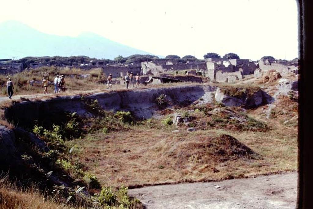 I.22 Pompeii. 1974. Looking north-east, as workers leave along the access ramp. Photo by Stanley A. Jashemski.
Source: The Wilhelmina and Stanley A. Jashemski archive in the University of Maryland Library, Special Collections (See collection page) and made available under the Creative Commons Attribution-Non Commercial License v.4. See Licence and use details. J74f0274